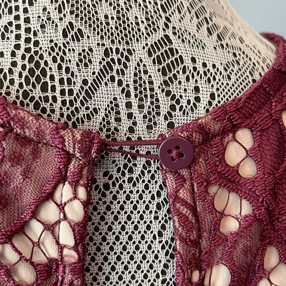 Express Lace Shift Dress - Picture 10 of 13